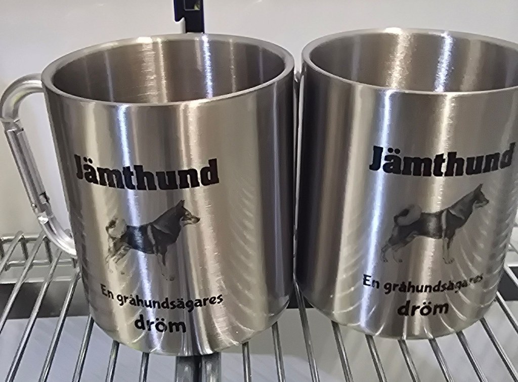 Jämthund stålkopp med karabinkrok – En gråhundsägares dröm
