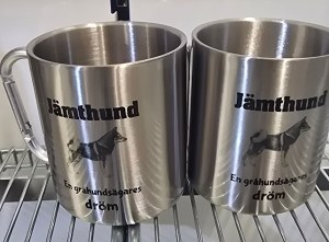 Jämthund stålkopp med karabinkrok – En gråhundsägares dröm