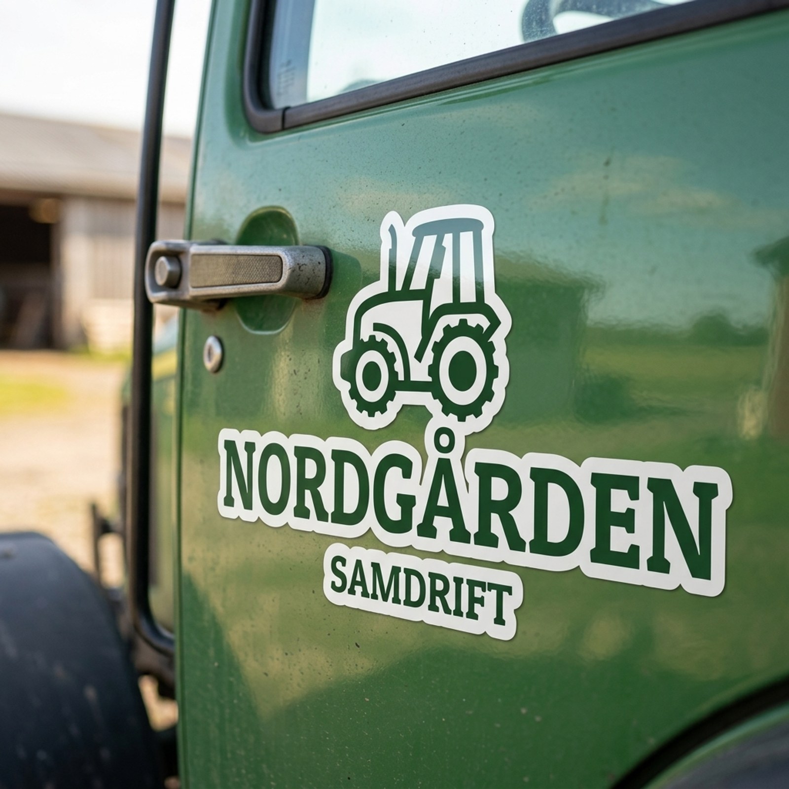 Klistremerke med eget design på en traktordør